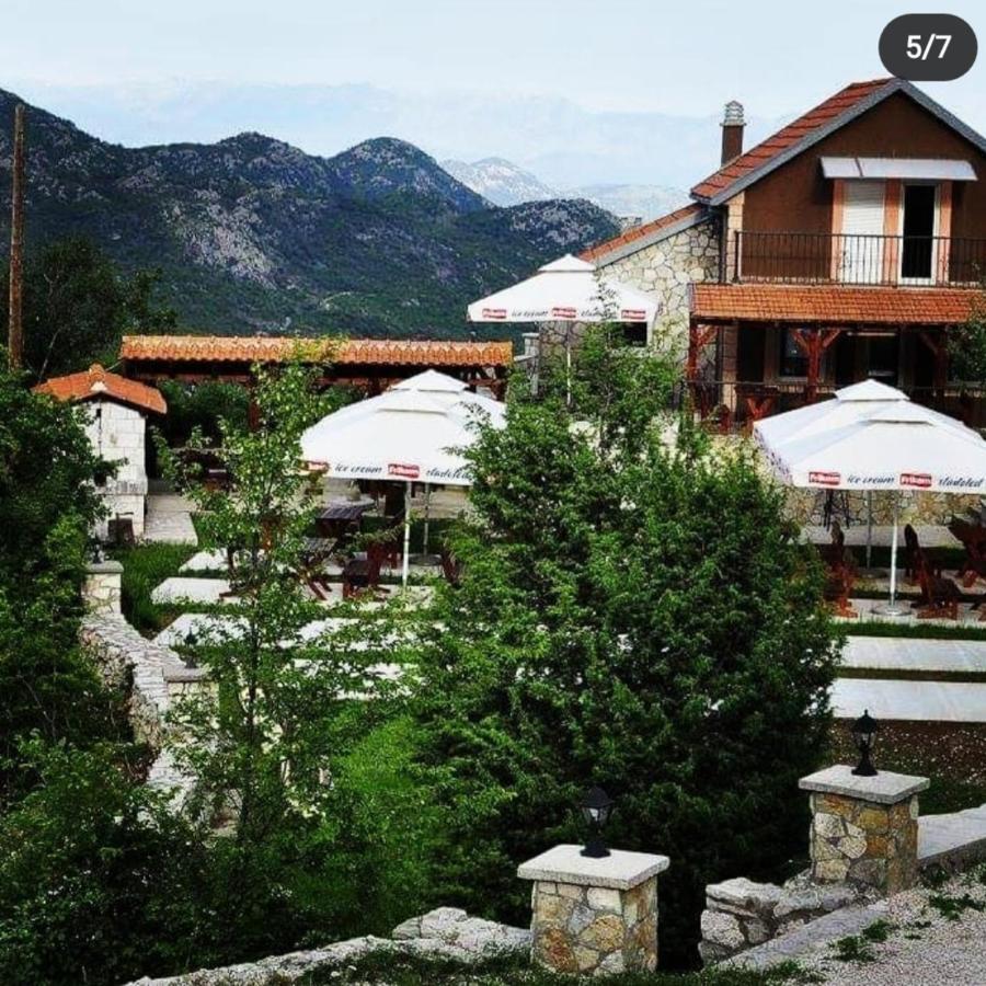 Vikendica,Bungalovi Lipska Pecina Cetinje Exteriör bild