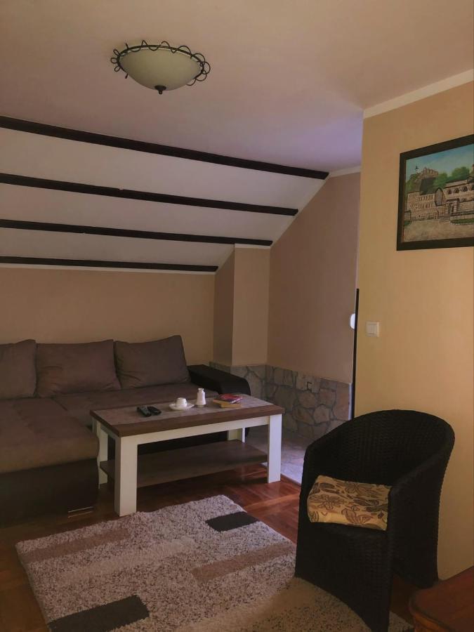 Vikendica,Bungalovi Lipska Pecina Cetinje Exteriör bild