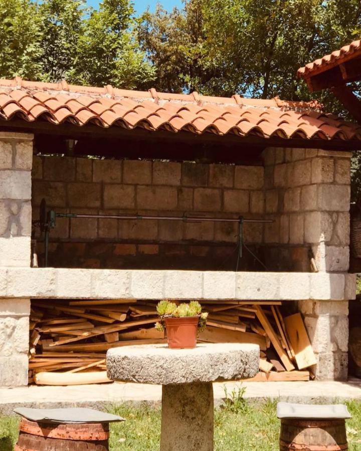 Vikendica,Bungalovi Lipska Pecina Cetinje Exteriör bild