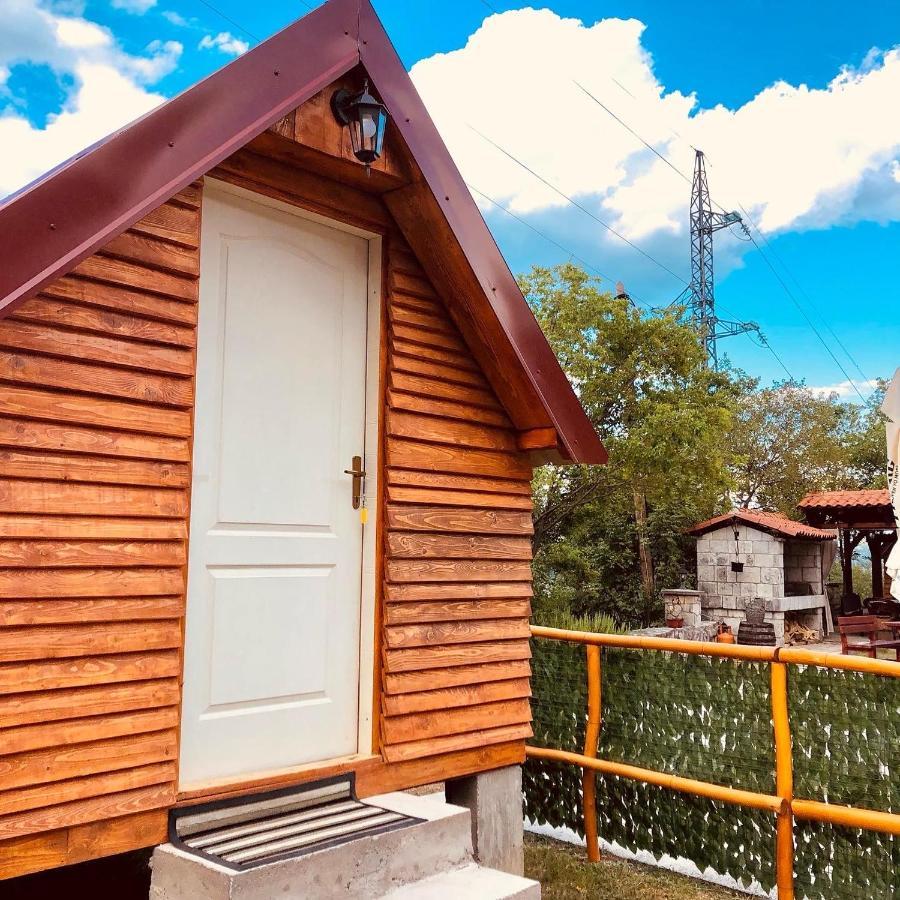 Vikendica,Bungalovi Lipska Pecina Cetinje Exteriör bild
