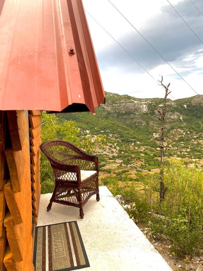 Vikendica,Bungalovi Lipska Pecina Cetinje Exteriör bild