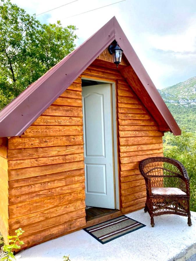 Vikendica,Bungalovi Lipska Pecina Cetinje Exteriör bild