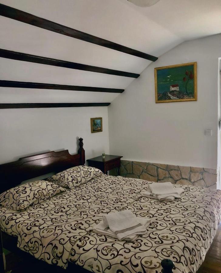 Vikendica,Bungalovi Lipska Pecina Cetinje Exteriör bild