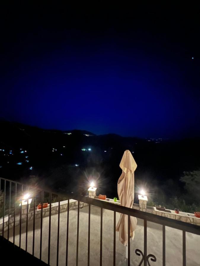 Vikendica,Bungalovi Lipska Pecina Cetinje Exteriör bild