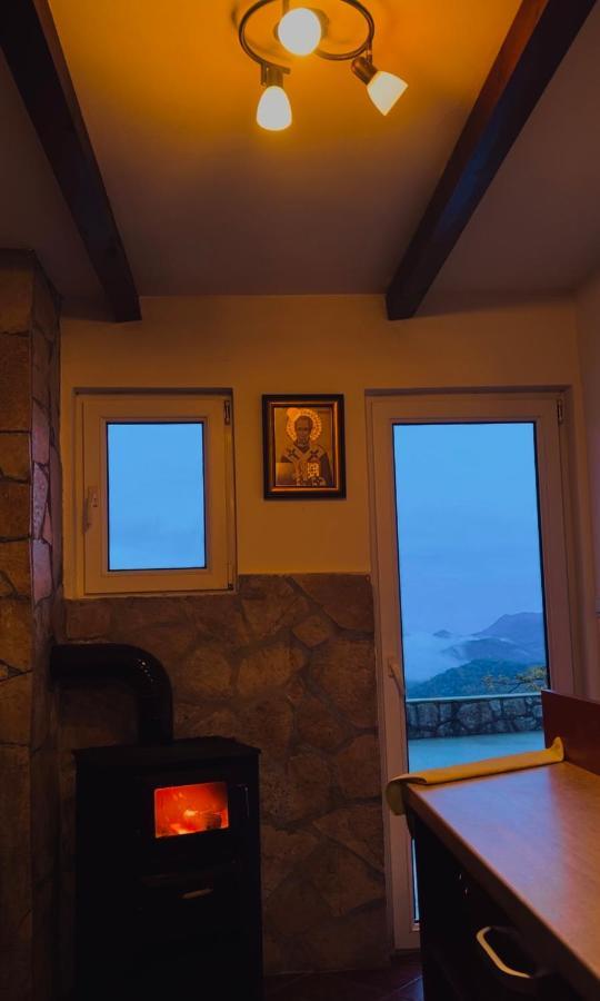 Vikendica,Bungalovi Lipska Pecina Cetinje Exteriör bild