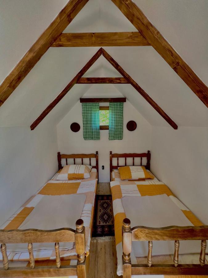 Vikendica,Bungalovi Lipska Pecina Cetinje Exteriör bild