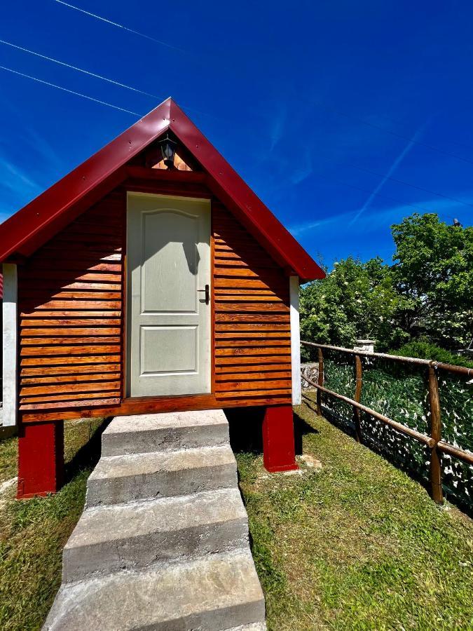 Vikendica,Bungalovi Lipska Pecina Cetinje Exteriör bild