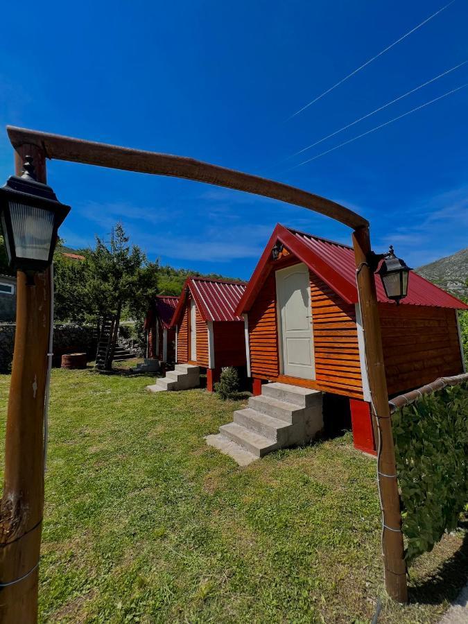 Vikendica,Bungalovi Lipska Pecina Cetinje Exteriör bild