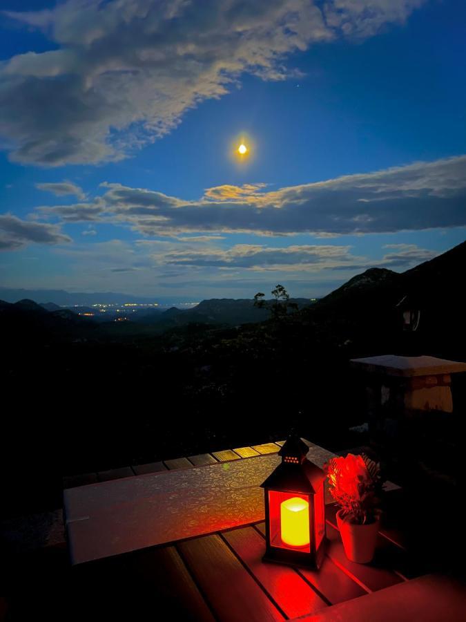 Vikendica,Bungalovi Lipska Pecina Cetinje Exteriör bild