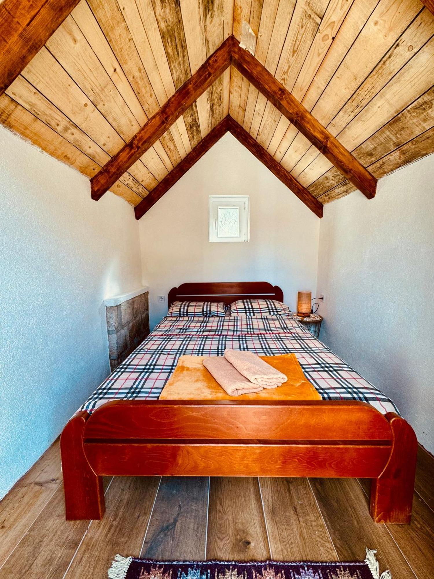 Vikendica,Bungalovi Lipska Pecina Cetinje Exteriör bild